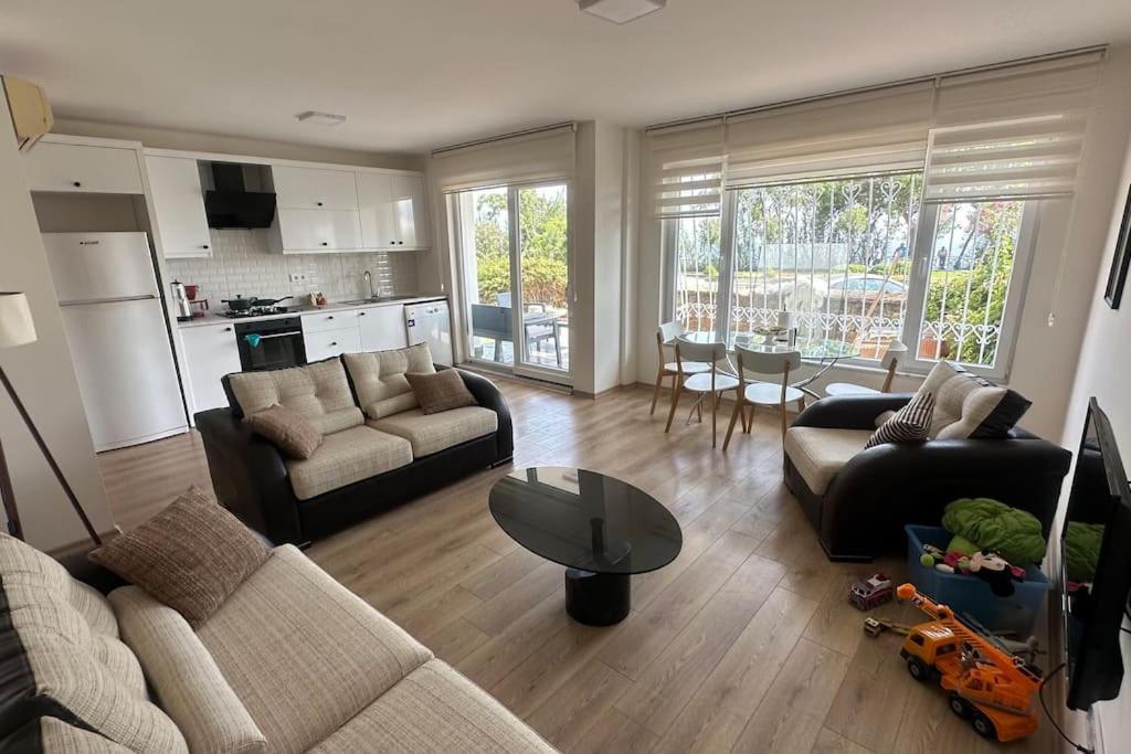 Apartment Special Place In Front Of The Sea In Center *